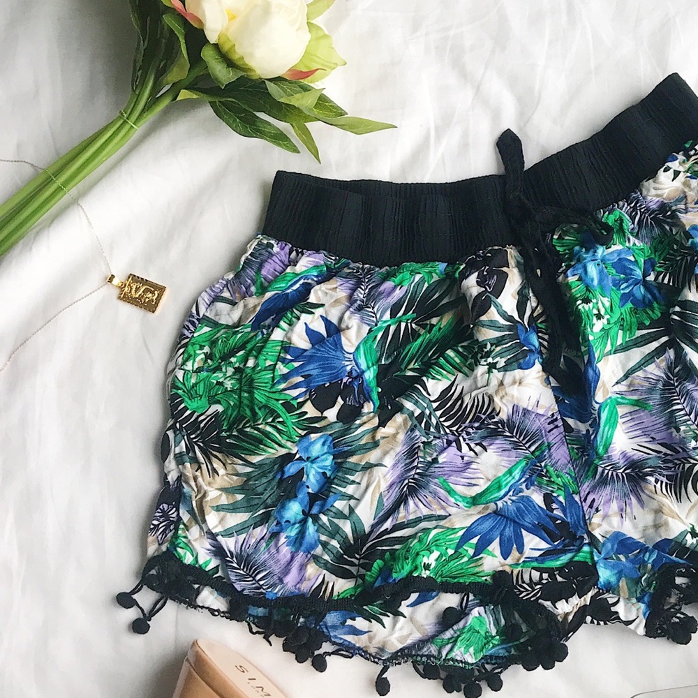 Tropical print lounge short